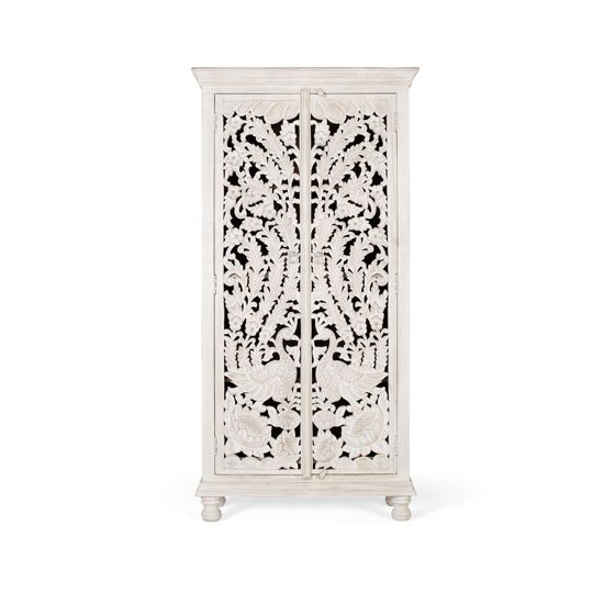 Vanha valkoinen mangopuusta valmistettu vaatekaappi