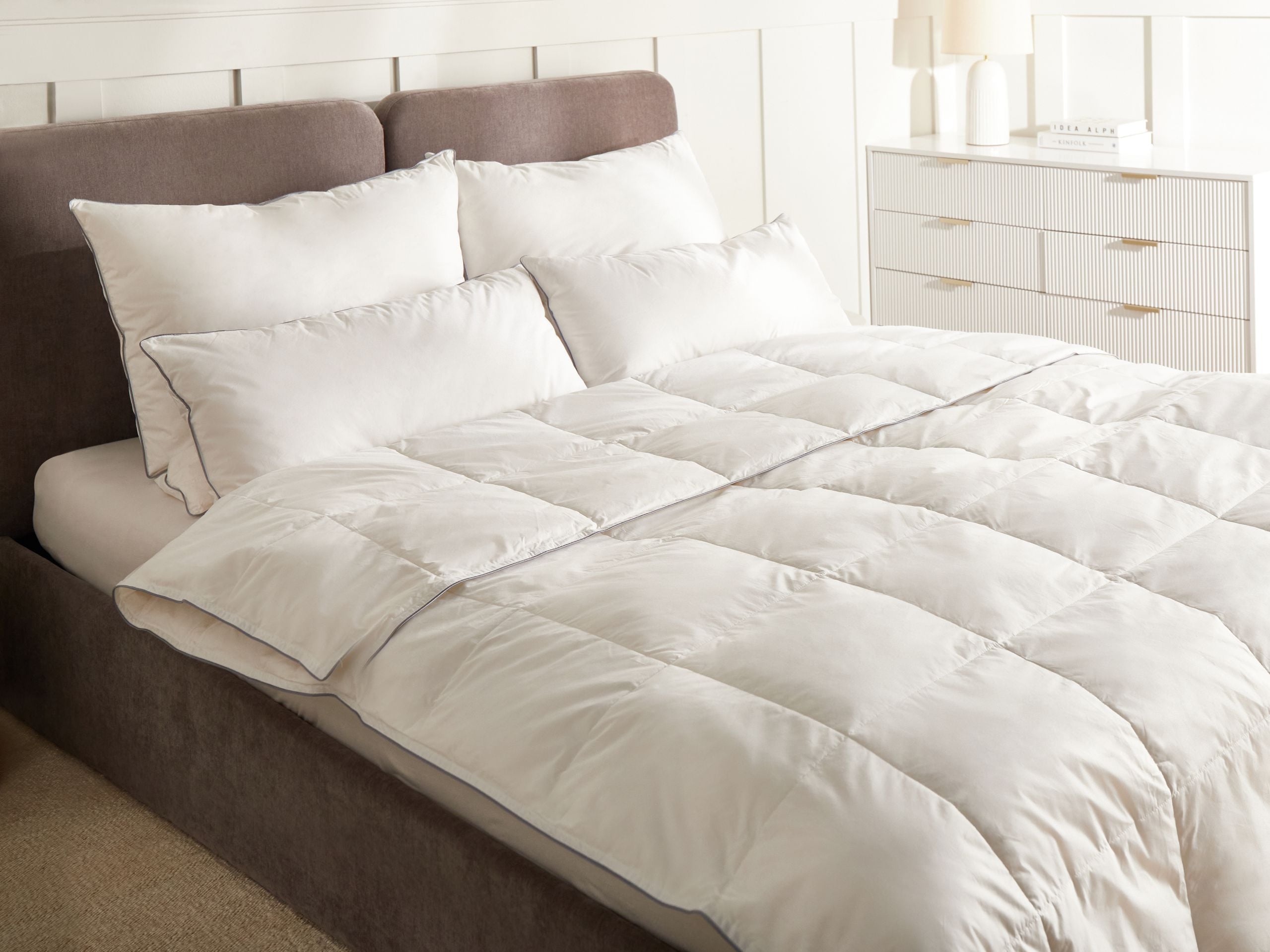 Peitto kevyt lämmin KRIVAN ankanhöyhenet ja -untuva 200 x 200 cm