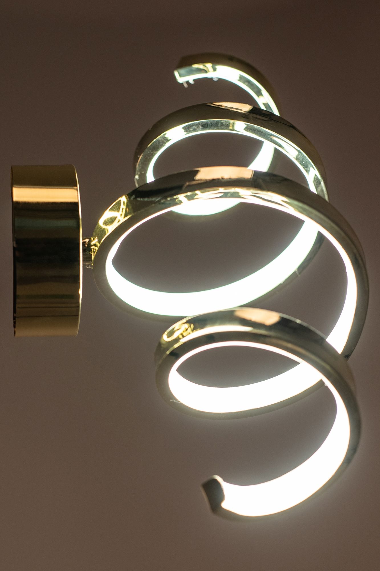 TOOLIGHT seinävalaisin LED APP827-W kulta, 35x15x35cm
