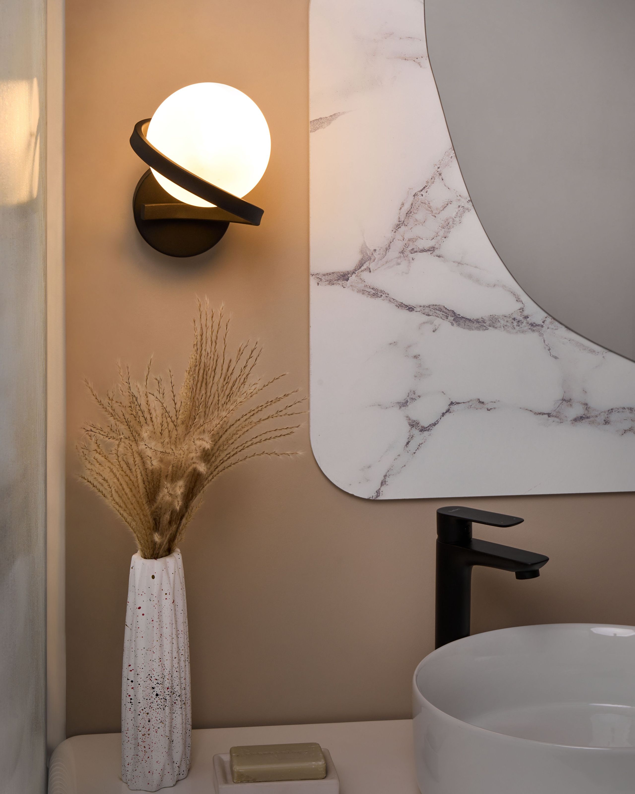 Seinävalaisin COLAGNE metalli Musta