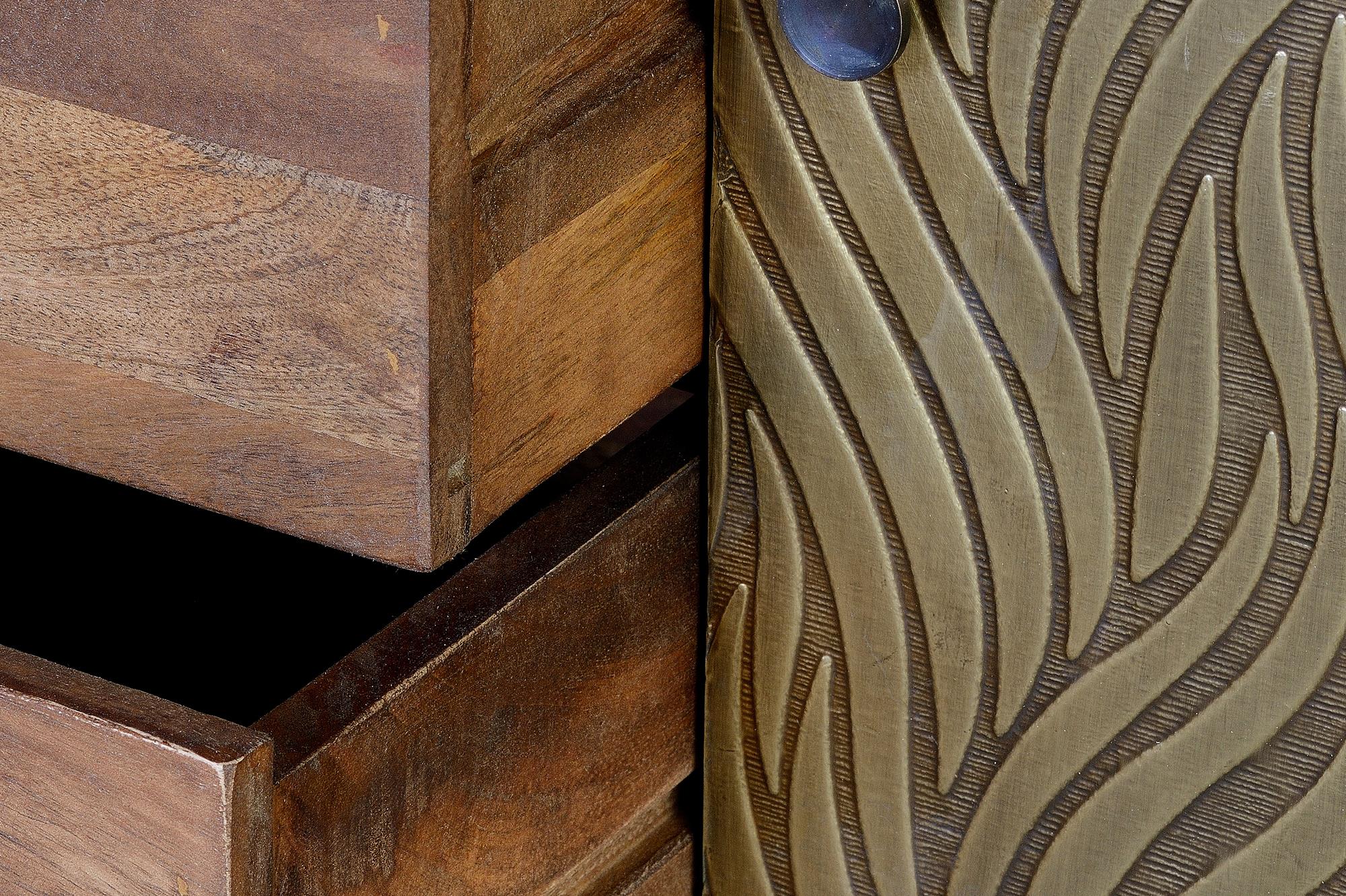 Senkki mangopuusta ja pronssista