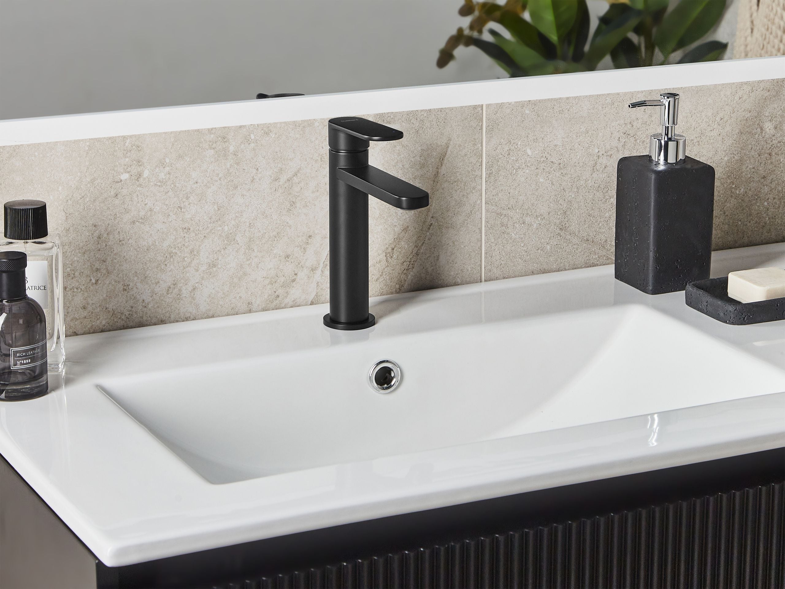 Pesuallashana COLHUE messinki Musta