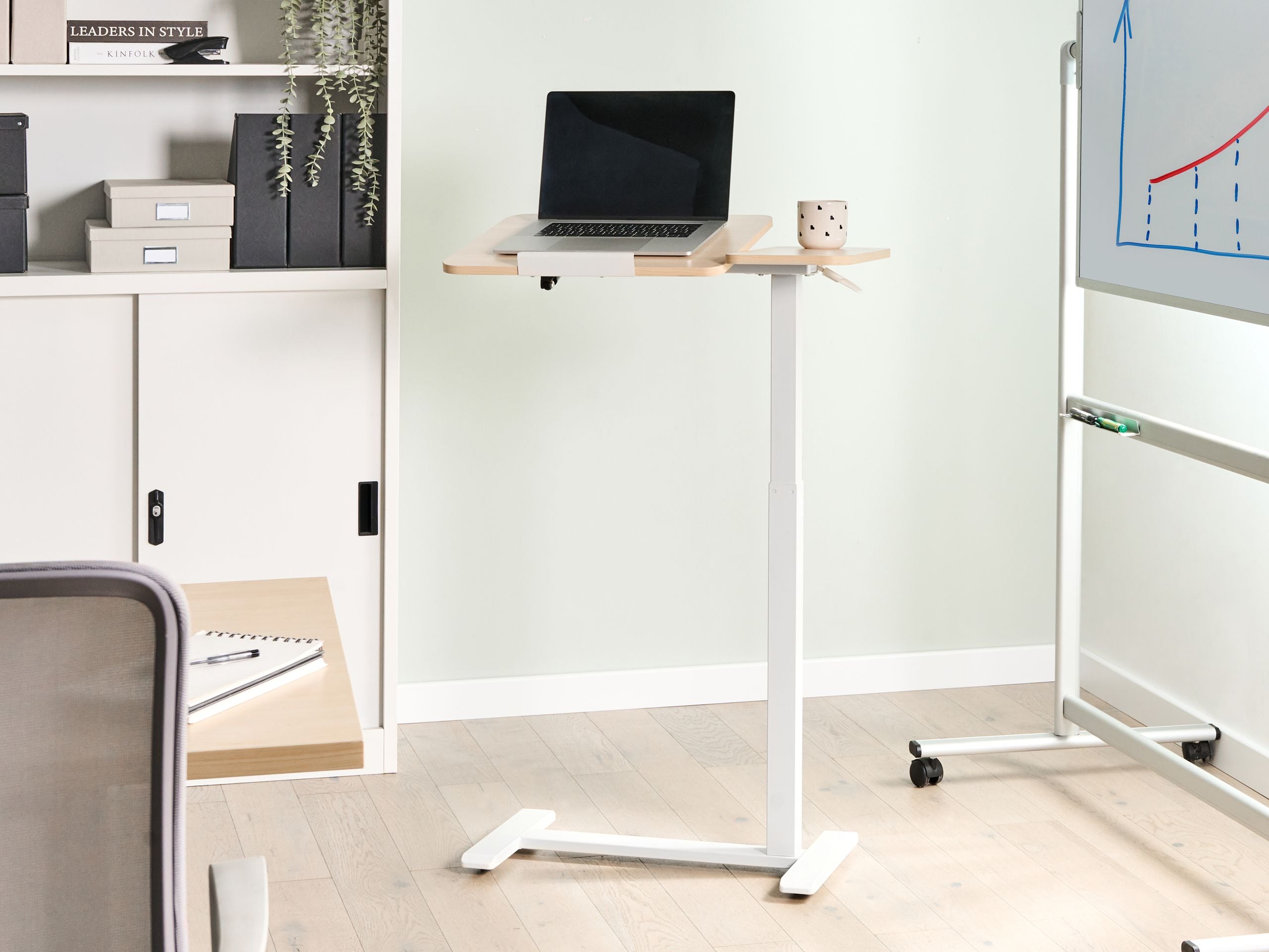 Manuaalisesti säädettävä kannettavan jalusta SCHOLA Vaaleanruskea/valkoinen 70 cm 40 cm
