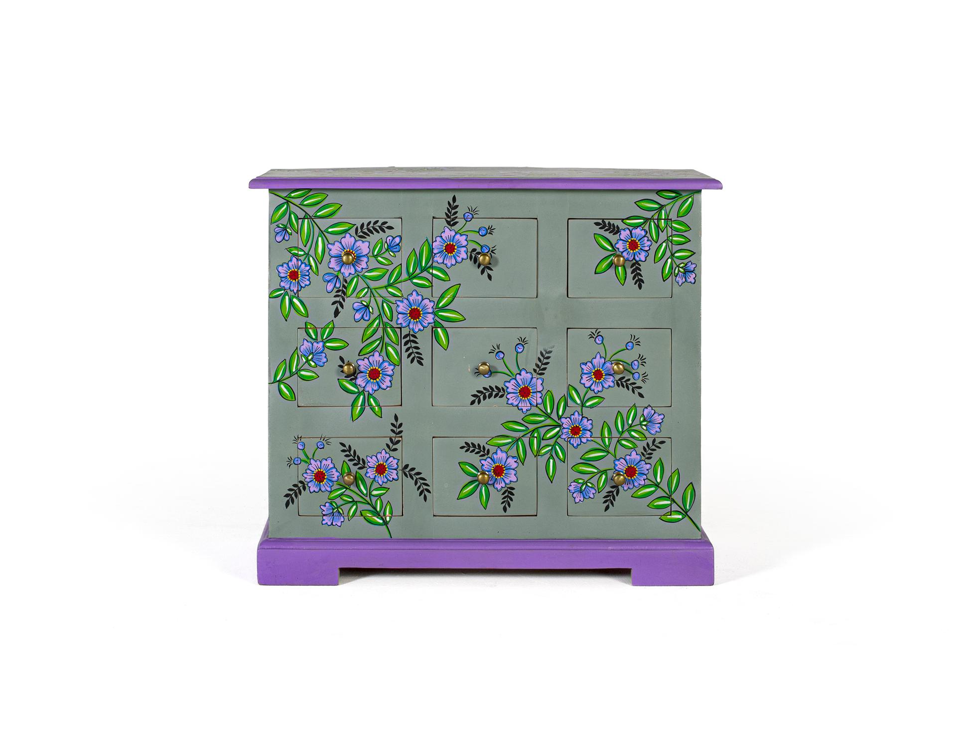 Massiivimangopuusta valmistettu ja käsinmaalattu lipasto