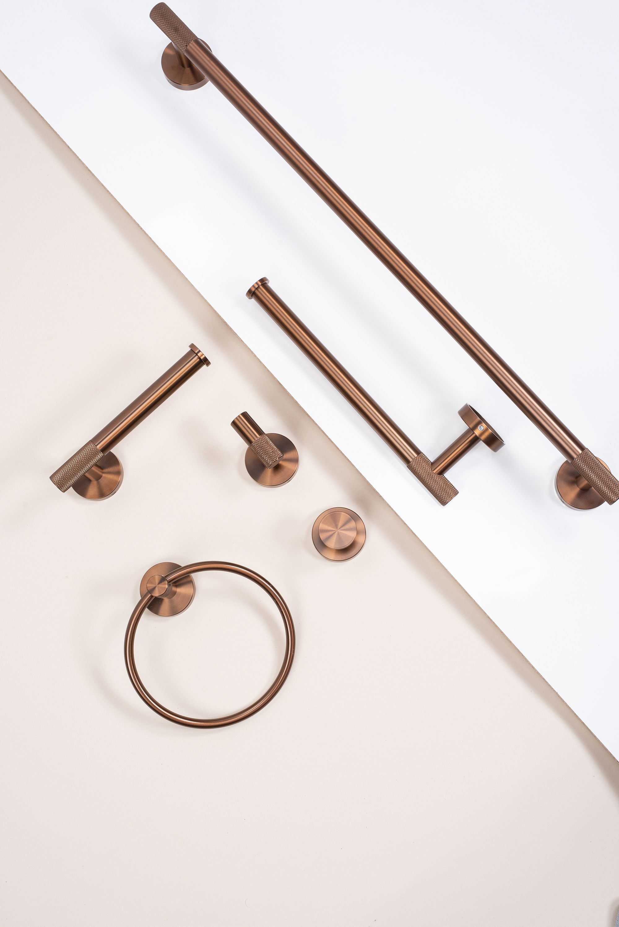 REA kylpyhuoneteline 6603 Modern harjattu kupari, 8X60,5X5CM