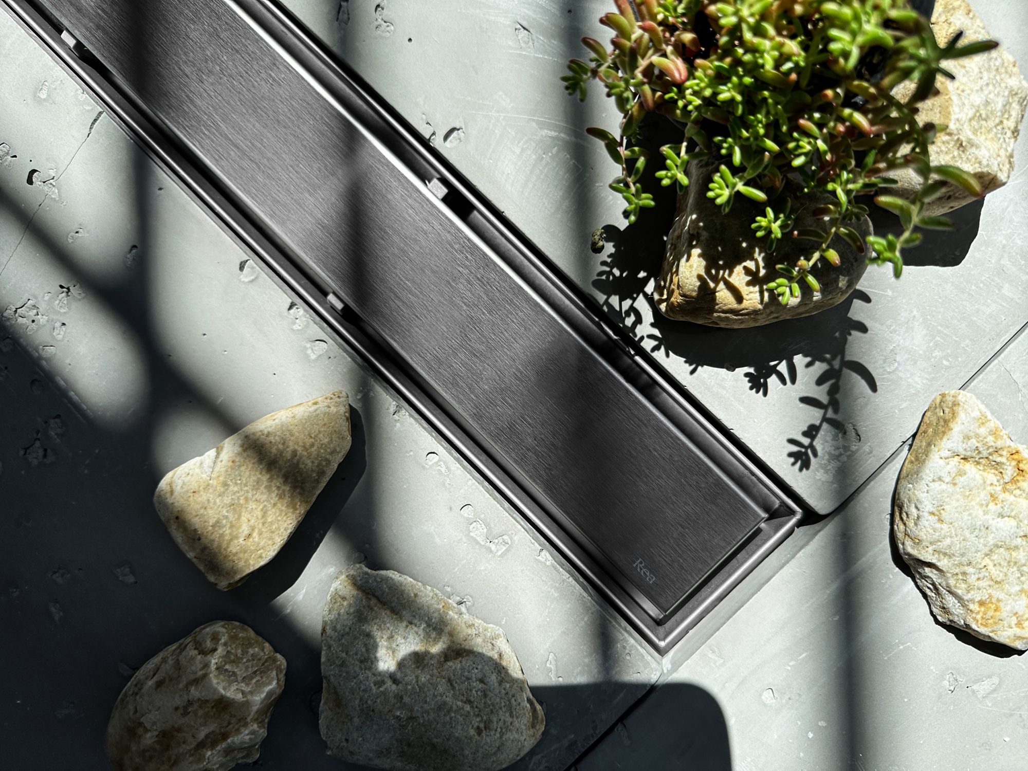 REA Linjalattiakaivo NEOX PRO 70 harjattu teräs, 74X11X6, 5CM