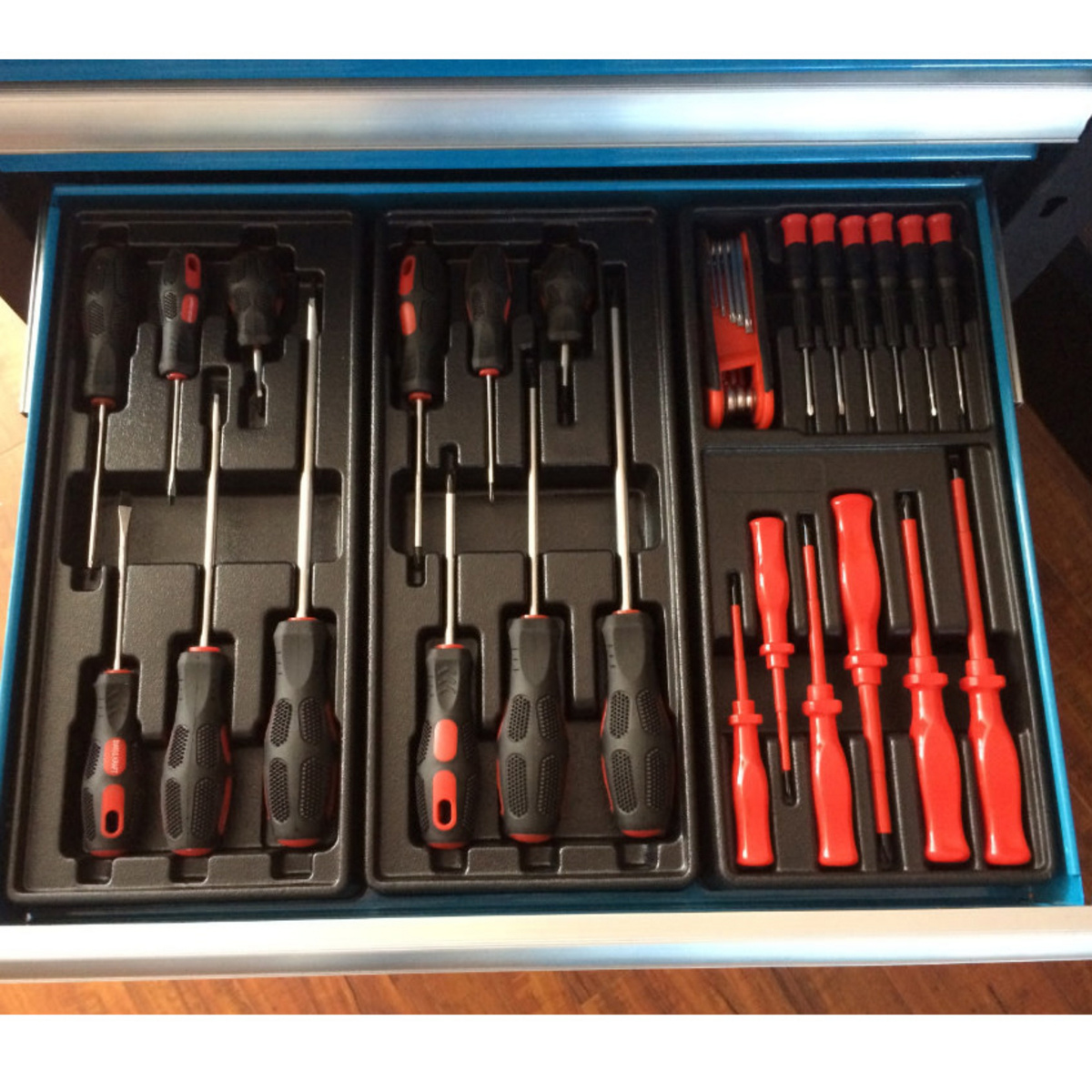 Timco työkaluvaunu työkaluilla 6 ltk 220-osainen