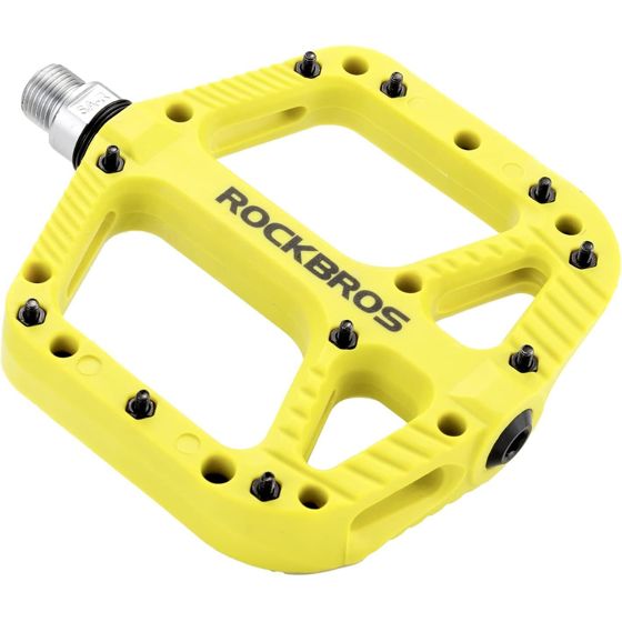 Nylon-polkupedalit leveällä alustalla