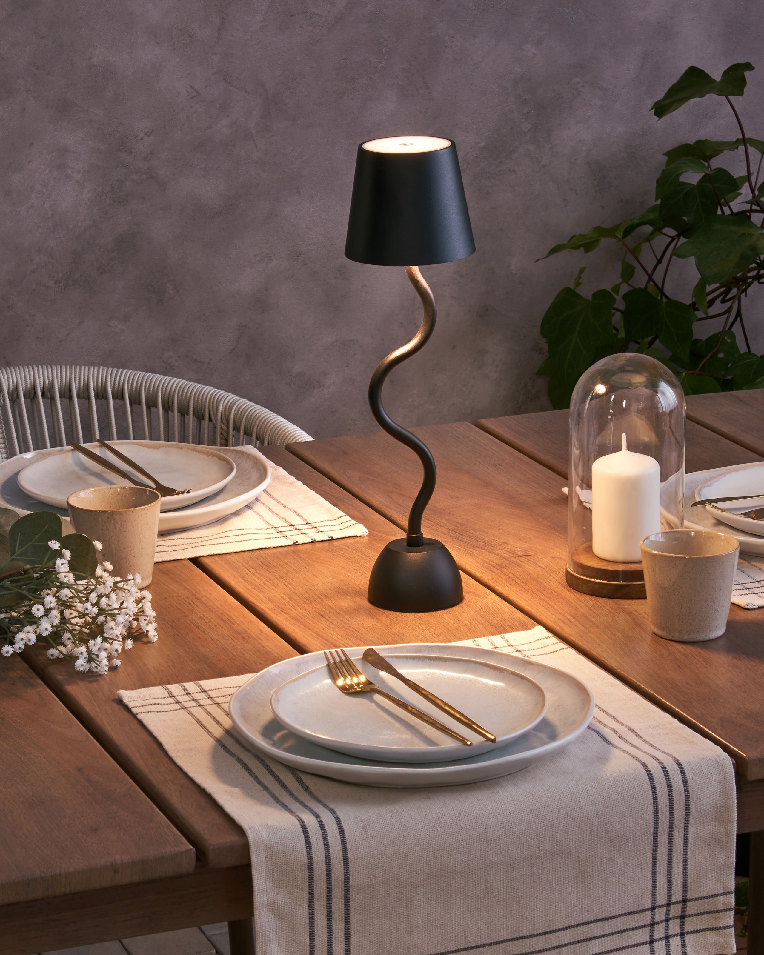 Langaton LED-pöytävalaisin VOUGA himmentimellä metalli Musta