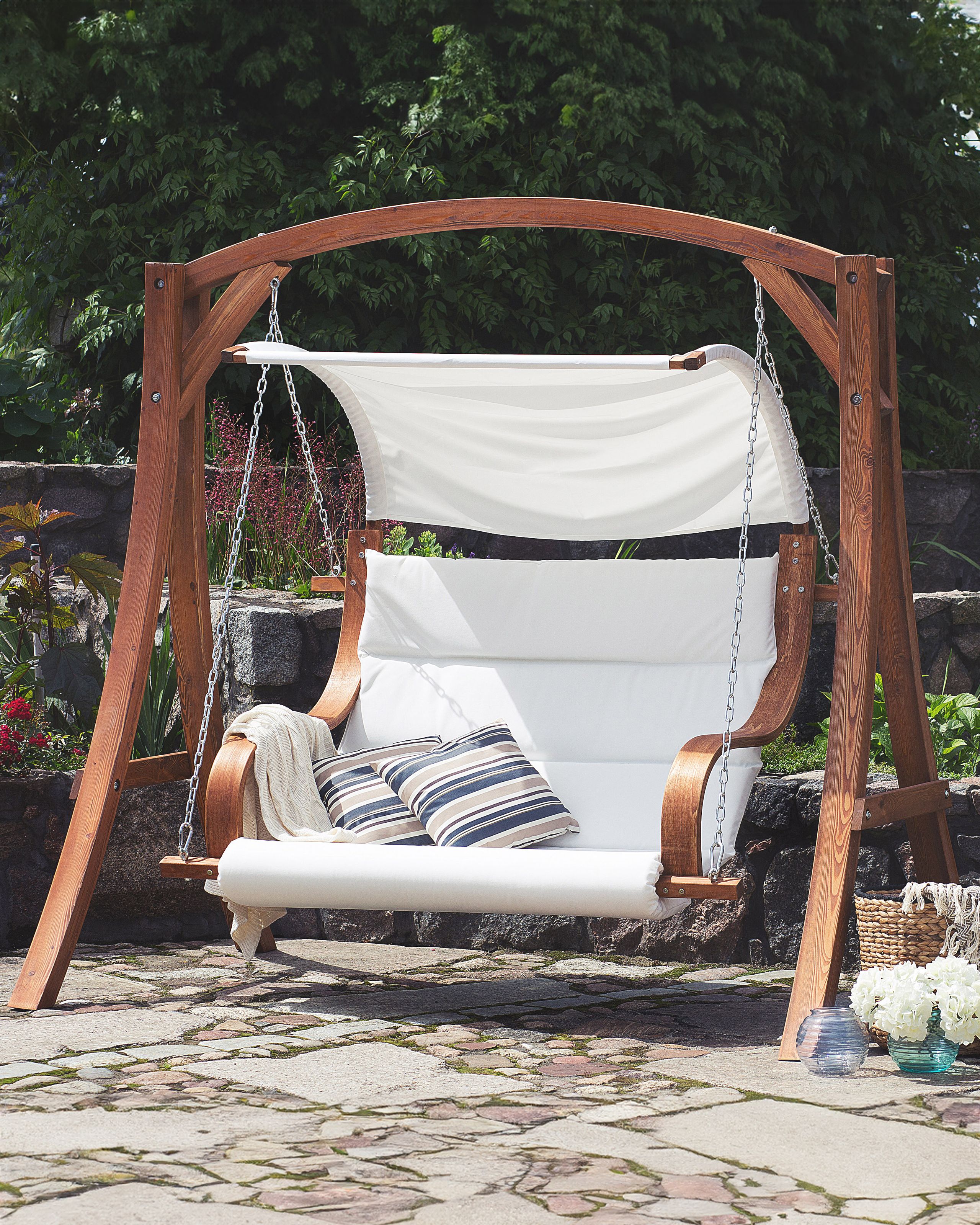 Puutarhakeinu APRILIA lehtikuusi Ruskea