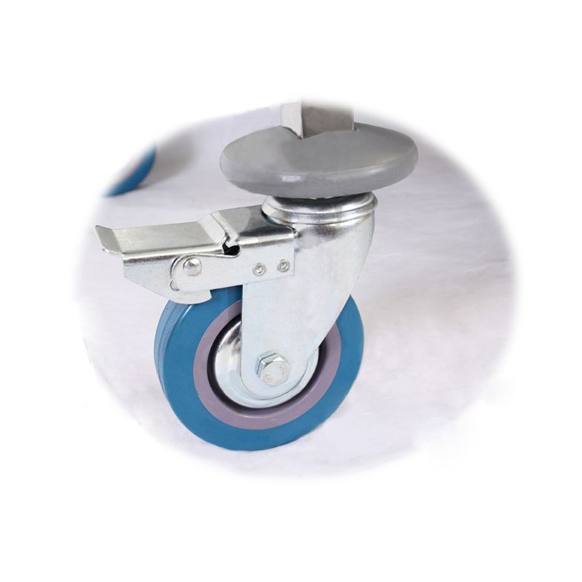 Teräksinen tarjoilijakärry, jossa 2 hyllyä ja syvät hyllyt