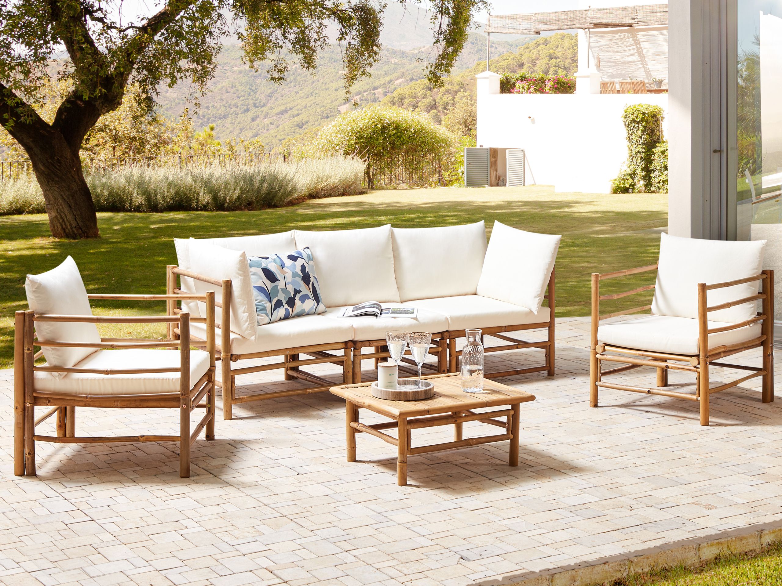 Ulkosohvaryhmä pöydällä 5-istuttava CERRETO bambu Luonnonvalkoinen