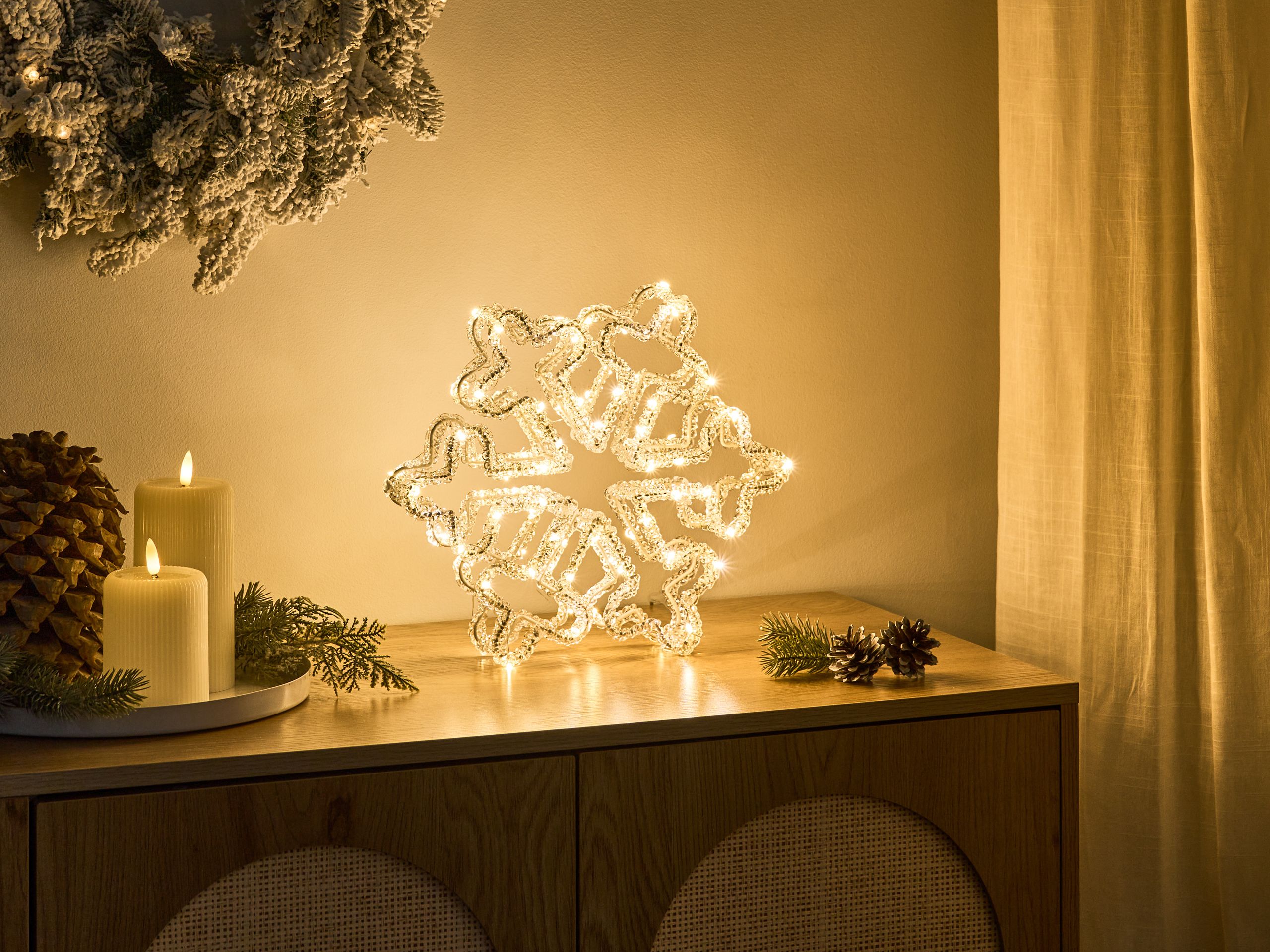 Ulkokoriste LED-valo SILVERAN Lumihiutale 28 cm Valkoinen