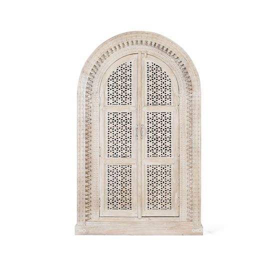 Valkoinen kulunut mangopuusta valmistettu vaatekaappi