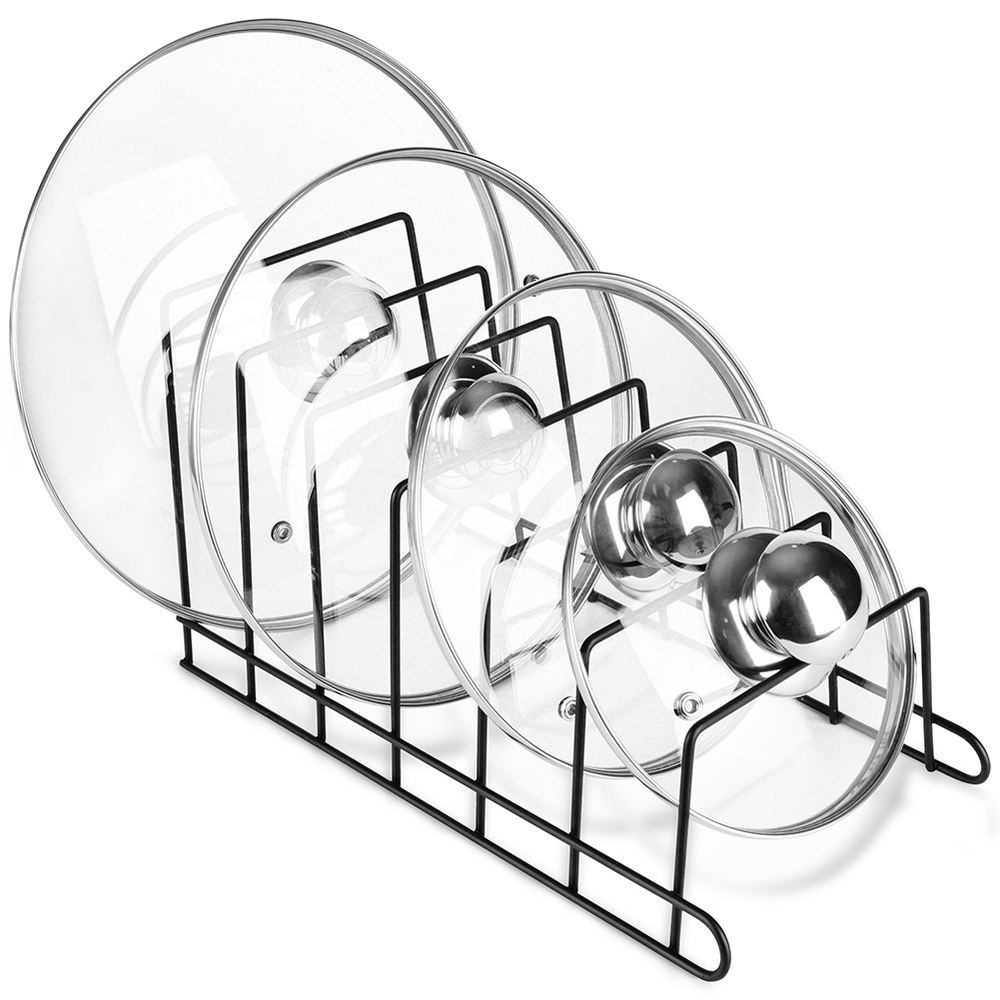 Musta metallinen kansi ja lautasjalusta