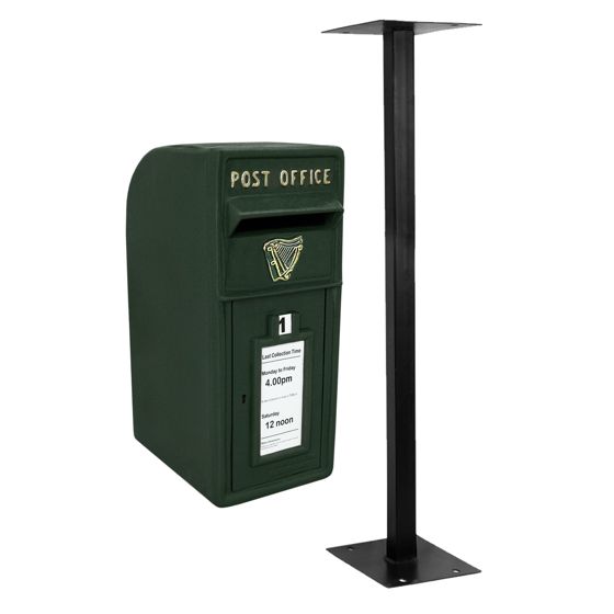 Vihreä irlantilainen postilaatikko jalustalla