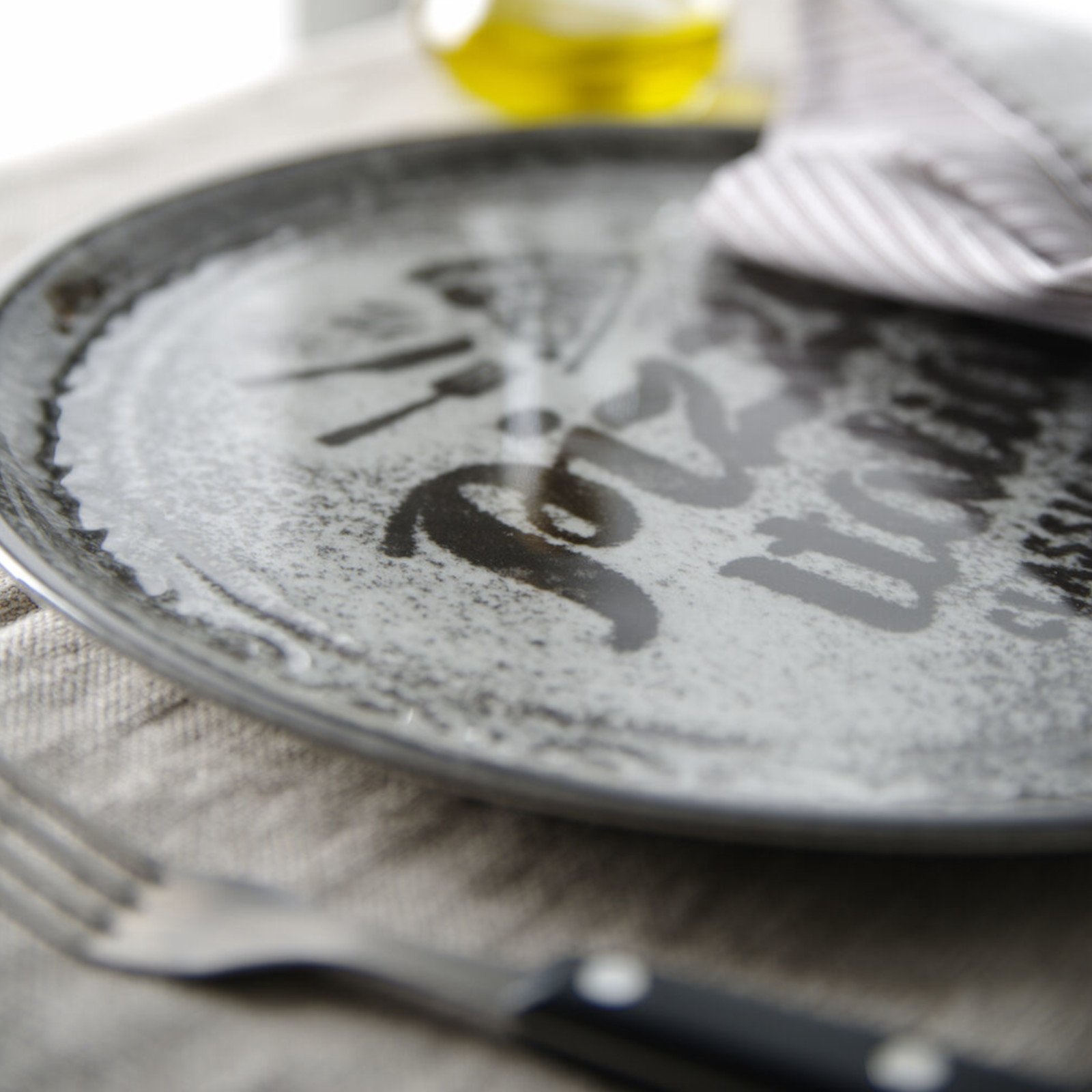 Reseptikokoelma Musta posliinipizzalautanen, halkaisija 33 cm - 6 kpl:n setti