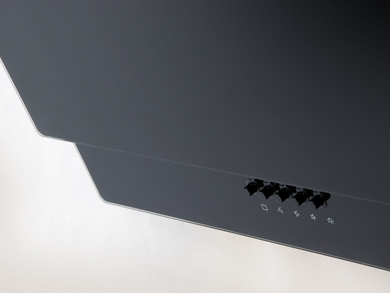 Berdsen BT-211 60 cm musta savupiippuliesituuletin