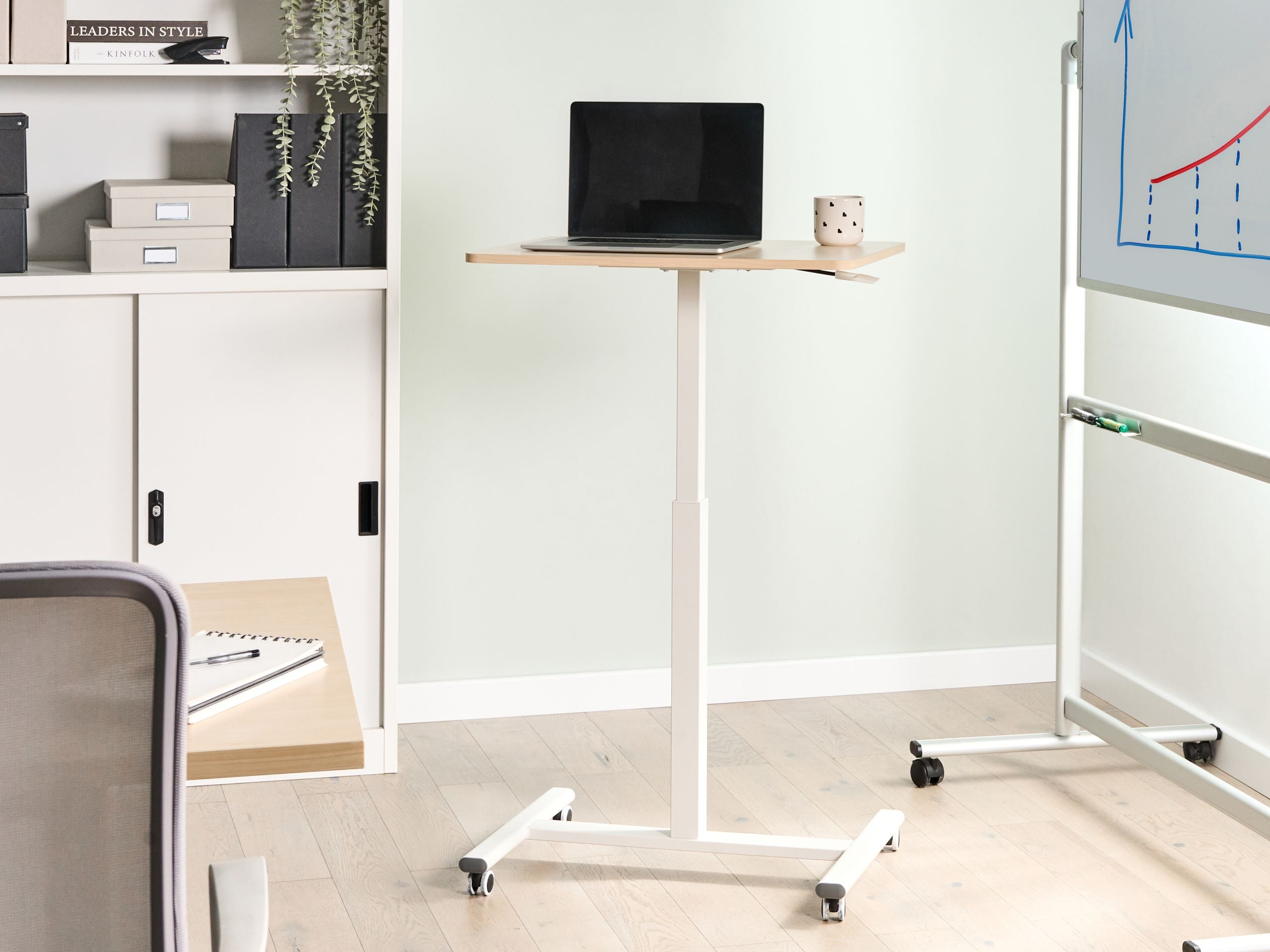 Manuaalisesti säädettävä kannettavan jalusta ACADEMIA Vaaleanruskea/valkoinen 65 cm 48 cm