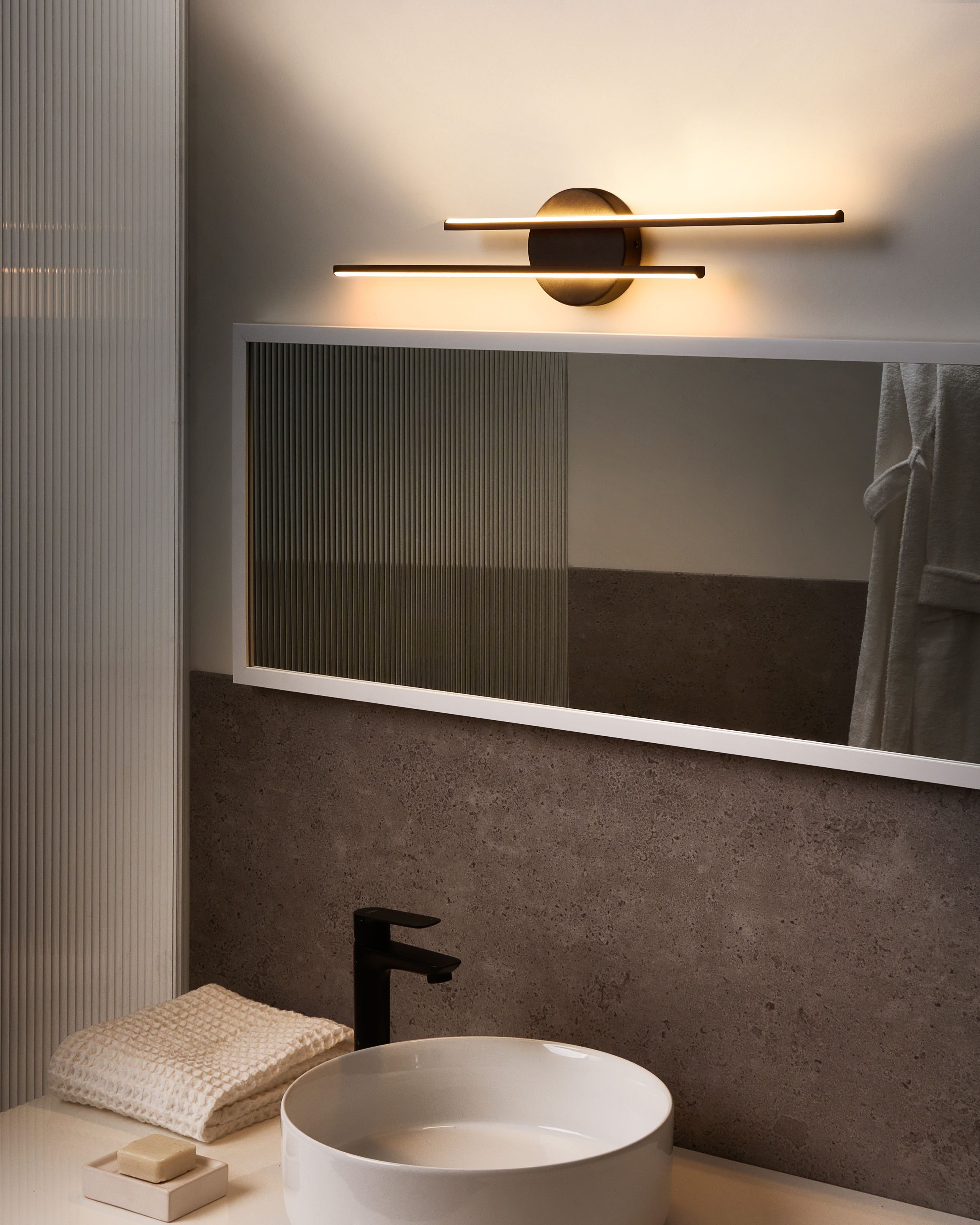 LED-taulu- ja peilivalaisin TOUQUES metalli Musta