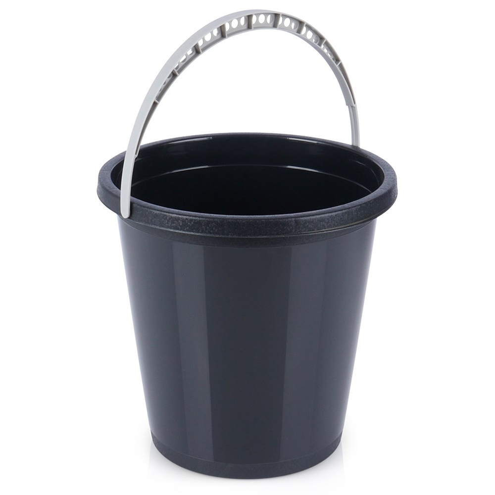 Musta muoviämpäri 5 l