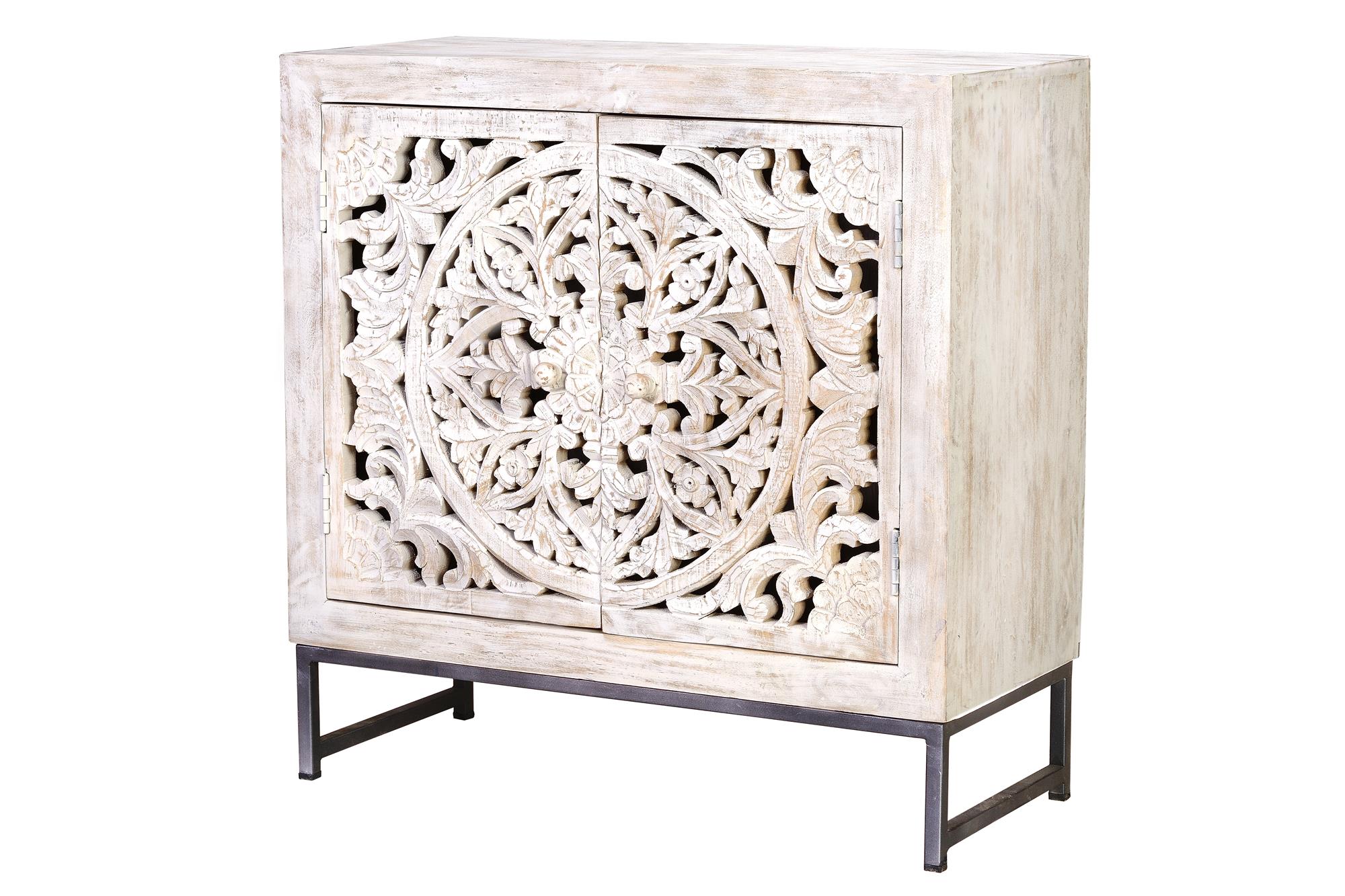 Mangopuusta valmistettu senkki, jossa valkoiset ja harmaat metallijalat