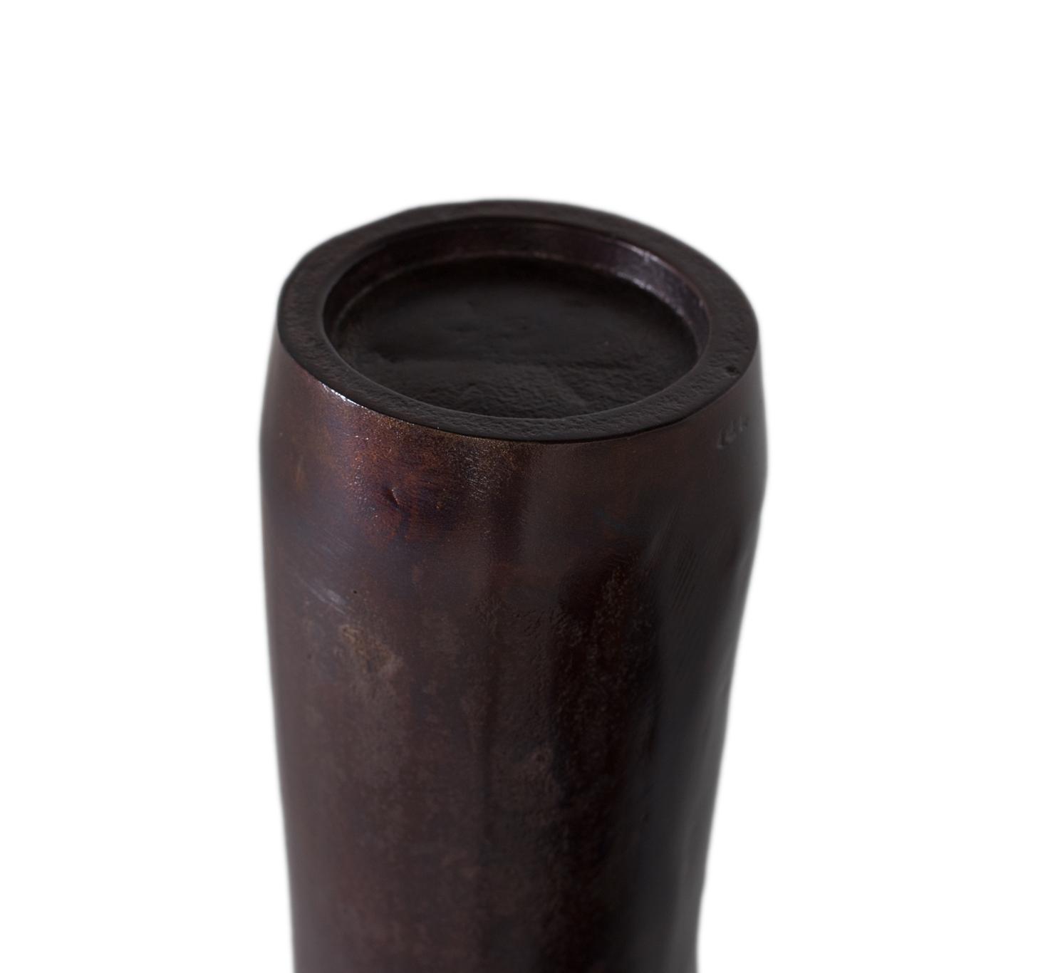 Koristeellinen alumiinihahmo pronssiviimeistelyllä